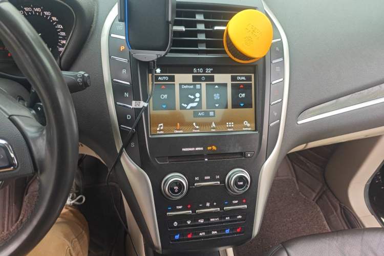 Used Lincoln MKC 2018 2.0T Two-Wheel Drive Luxury Edition Audio And AC Panel