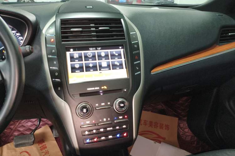Used Lincoln MKC 2018 2.0T Four-Wheel Drive Zunya Edition Audio And AC Panel