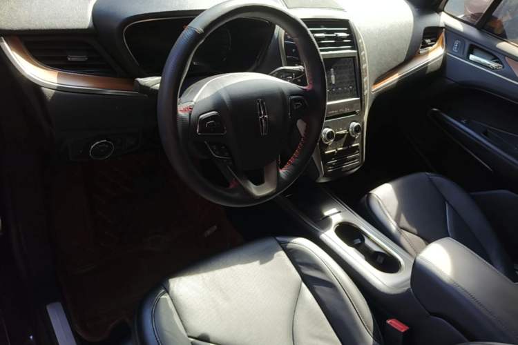 Used Lincoln MKC 2018 2.0T Four-Wheel Drive Zunya Edition Center Console