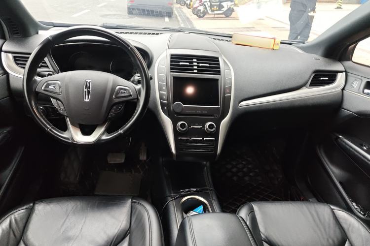 Used Lincoln MKC 2018 2.0T Two-Wheel Drive Deluxe Edition Center Console