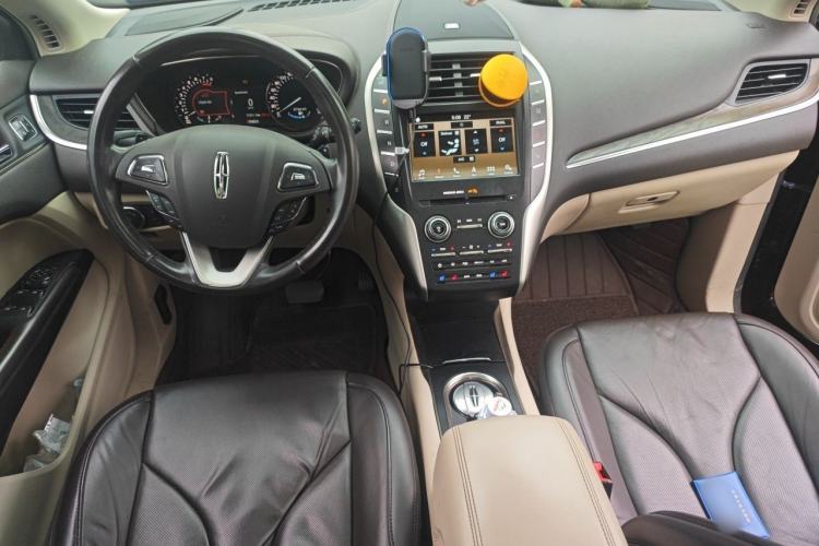 Used Lincoln MKC 2018 2.0T Two-Wheel Drive Luxury Edition Center Console