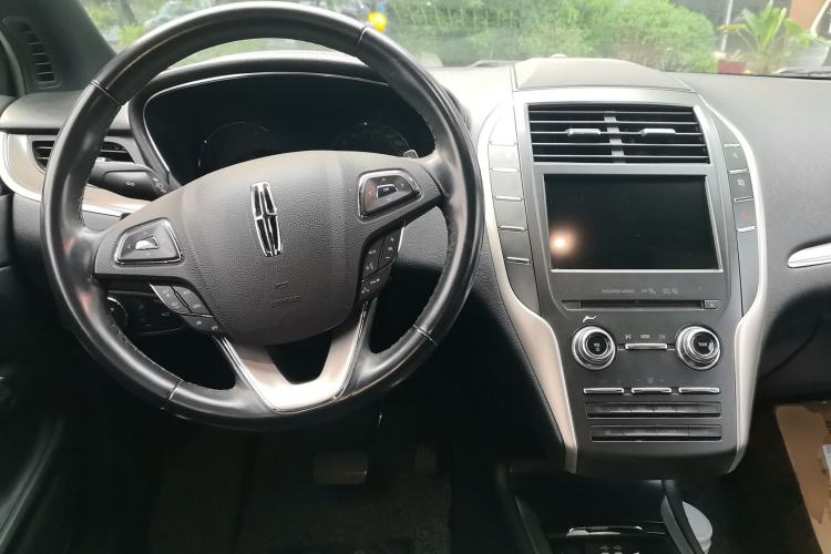 Used Lincoln MKC 2018 2.0T Two-Wheel Drive Deluxe Edition Center Console