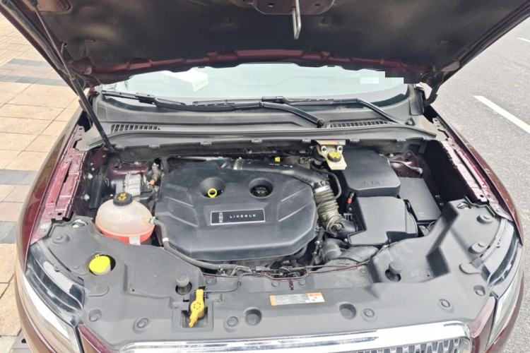 Used Lincoln MKC 2018 2.0T Two-Wheel Drive Deluxe Edition Engine Bay