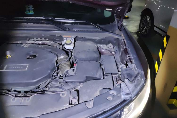 Used Lincoln MKC 2018 2.0T Four-Wheel Drive Zunya Edition Engine Bay Left