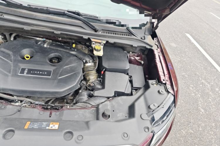 Used Lincoln MKC 2018 2.0T Two-Wheel Drive Deluxe Edition Engine Bay Left