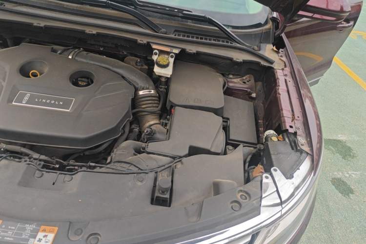 Used Lincoln MKC 2018 2.0T Two-Wheel Drive Luxury Edition Engine Bay Left