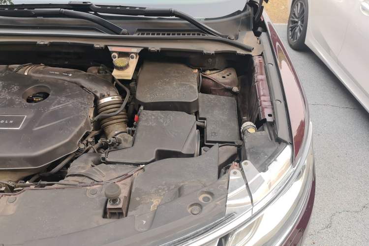 Used Lincoln MKC 2018 2.0T Two-Wheel Drive Deluxe Edition Engine Bay Left