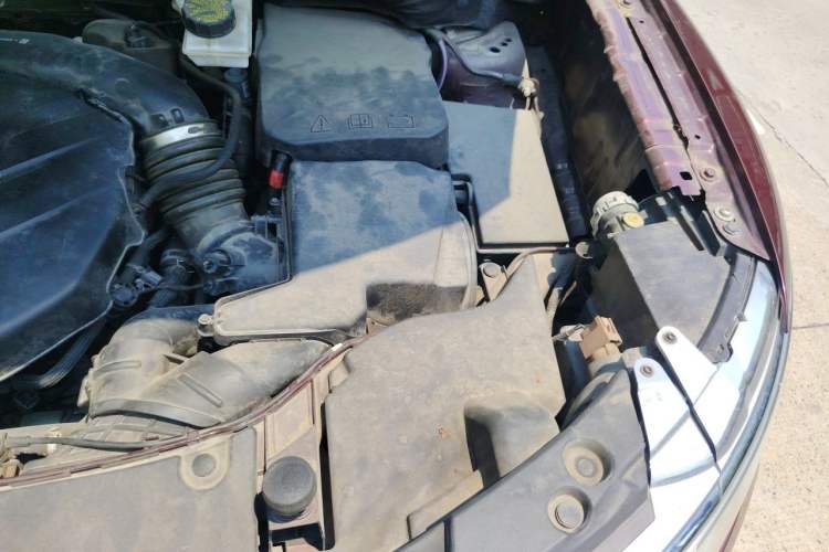 Used Lincoln MKC 2018 2.0T Four-Wheel Drive Zunya Edition Engine Bay Left