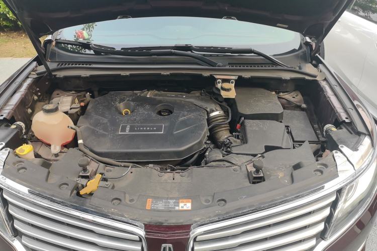 Used Lincoln MKC 2018 2.0T Two-Wheel Drive Deluxe Edition Engine Bay