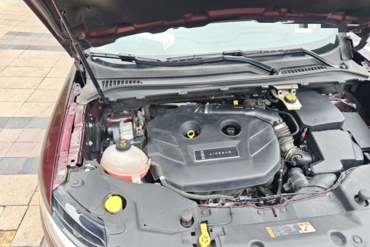 Used Lincoln MKC 2018 2.0T Two-Wheel Drive Deluxe Edition Engine Bay Right
