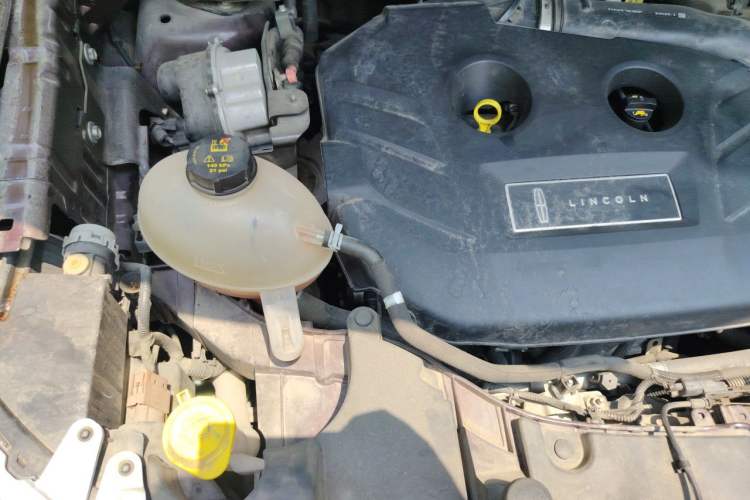Used Lincoln MKC 2018 2.0T Four-Wheel Drive Zunya Edition Engine Bay Right