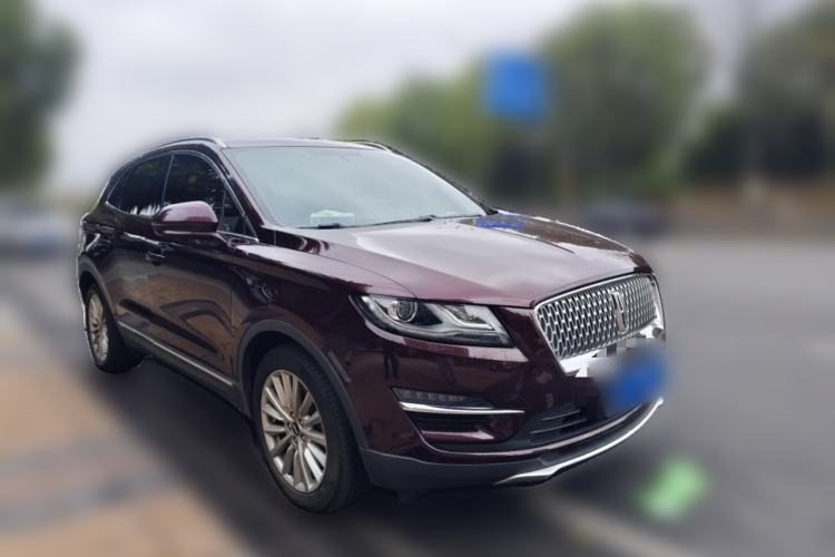 Used Lincoln MKC 2018 2.0T Two-Wheel Drive Deluxe Edition Front Right 45 Deg