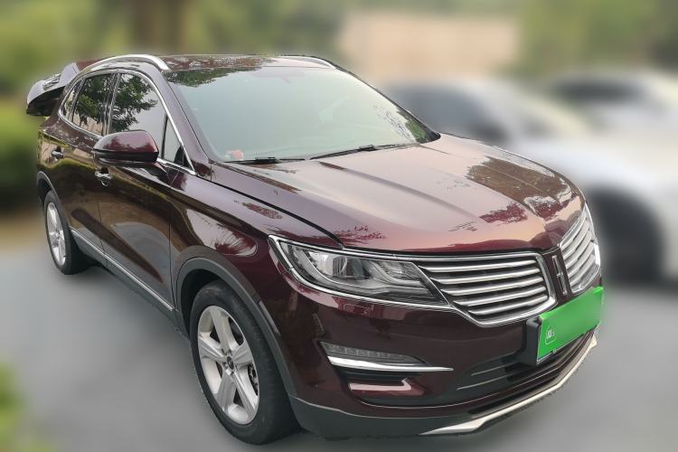 Used Lincoln MKC 2018 2.0T Two-Wheel Drive Deluxe Edition Front Right 45 Deg