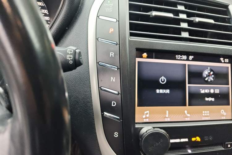 Used Lincoln MKC 2018 2.0T Two-Wheel Drive Deluxe Edition Gear Lever