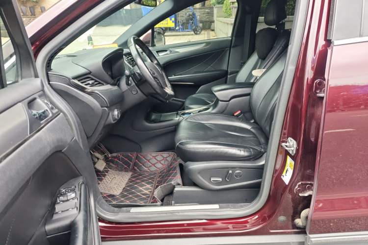 Used Lincoln MKC 2018 2.0T Two-Wheel Drive Deluxe Edition Left Front Seat
