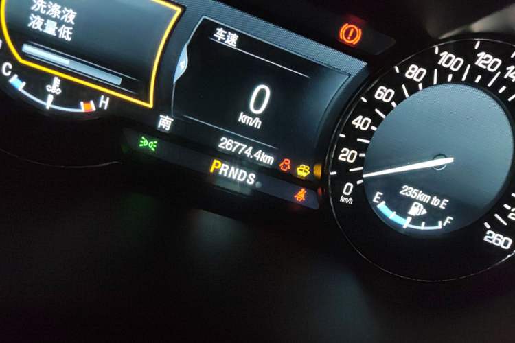 Used Lincoln MKC 2018 2.0T Four-Wheel Drive Zunya Edition Odometer Close Up