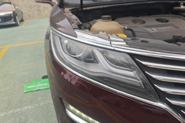 Used Lincoln MKC 2018 2.0T Two-Wheel Drive Luxury Edition Right Front Headlight