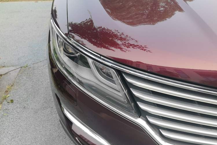 Used Lincoln MKC 2018 2.0T Two-Wheel Drive Deluxe Edition Right Front Headlight