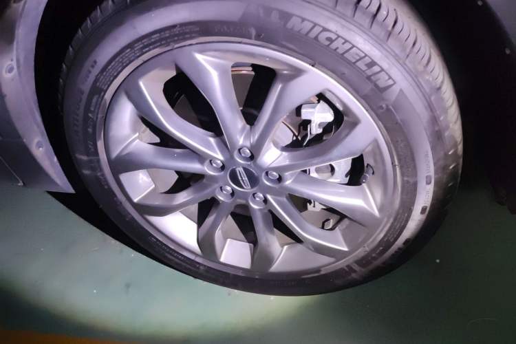 Used Lincoln MKC 2018 2.0T Four-Wheel Drive Zunya Edition Right Front Wheel Hub