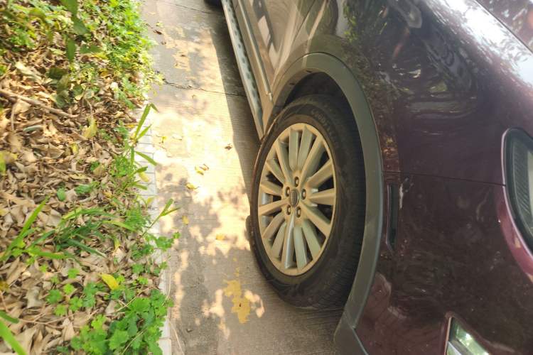 Used Lincoln MKC 2018 2.0T Two-Wheel Drive Zunyue Edition Right Front Wheel Hub