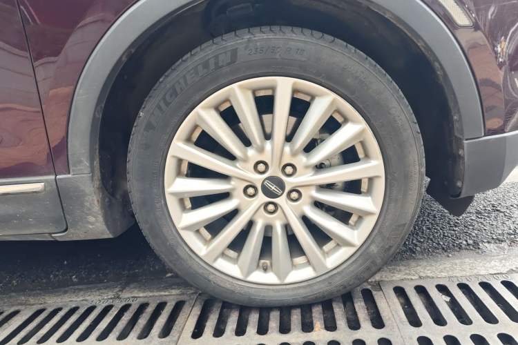 Used Lincoln MKC 2018 2.0T Two-Wheel Drive Deluxe Edition Right Front Wheel Hub