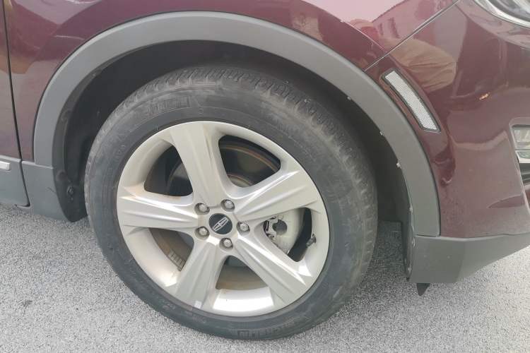 Used Lincoln MKC 2018 2.0T Two-Wheel Drive Deluxe Edition Right Front Wheel Hub