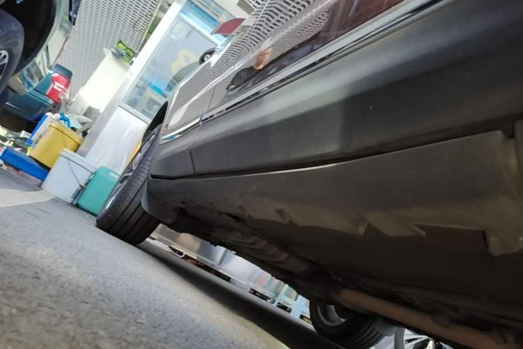 Used Lincoln MKC 2018 2.0T Four-Wheel Drive Zunya Edition Right Side Sill