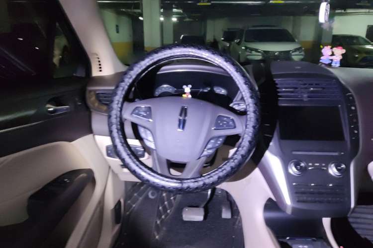 Used Lincoln MKC 2018 2.0T Four-Wheel Drive Zunya Edition Steering Wheel