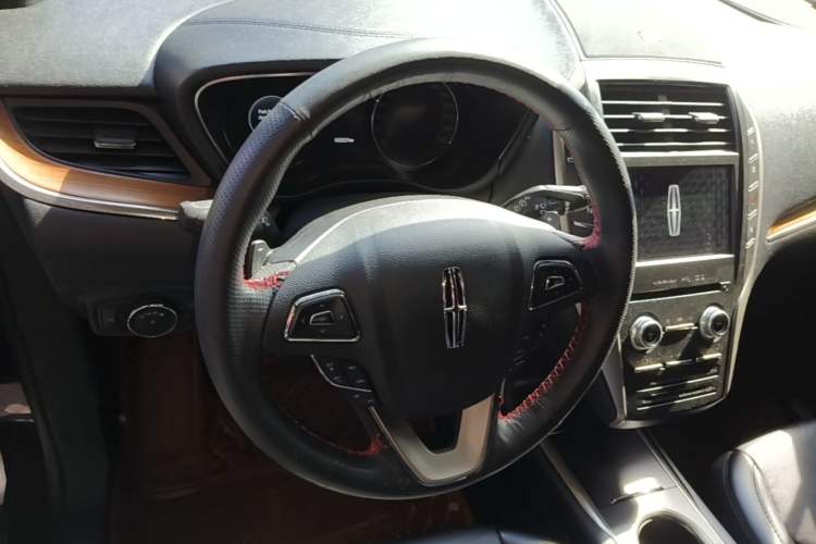 Used Lincoln MKC 2018 2.0T Four-Wheel Drive Zunya Edition Steering Wheel