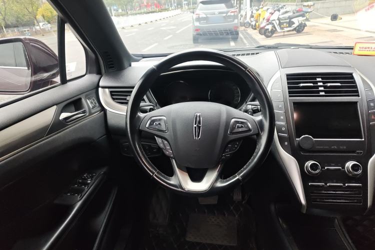 Used Lincoln MKC 2018 2.0T Two-Wheel Drive Deluxe Edition Steering Wheel