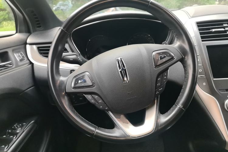 Used Lincoln MKC 2018 2.0T Two-Wheel Drive Deluxe Edition Steering Wheel