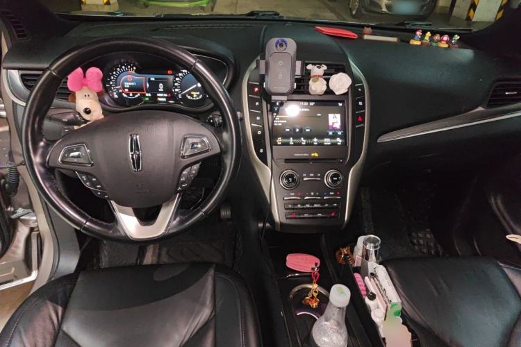 Used Lincoln MKC 2018 2.0T Two-Wheel Drive Deluxe Edition Center Console