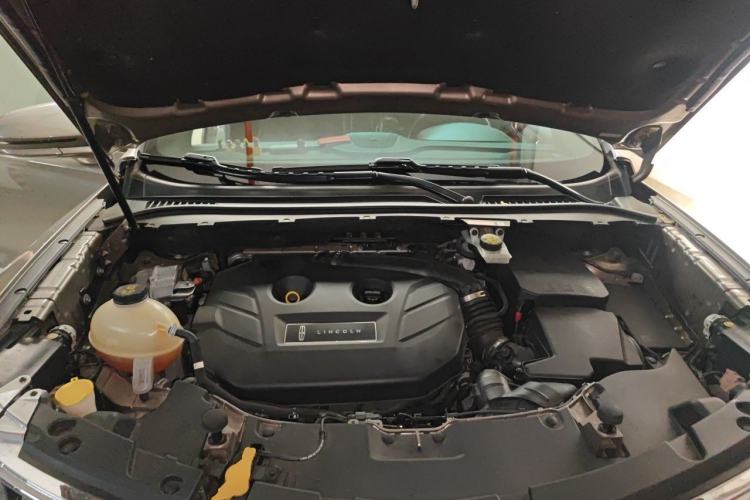 Used Lincoln MKC 2018 2.0T Two-Wheel Drive Deluxe Edition Engine Bay