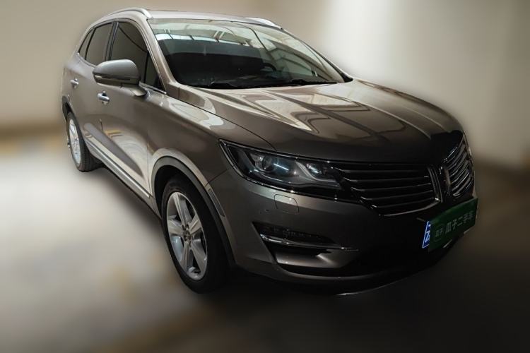 Used Lincoln MKC 2018 2.0T Two-Wheel Drive Deluxe Edition Front Right 45 Deg