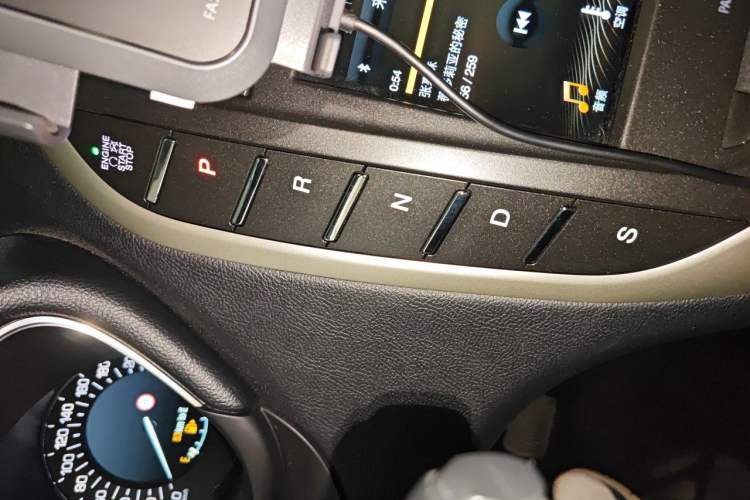 Used Lincoln MKC 2018 2.0T Two-Wheel Drive Deluxe Edition Gear Lever