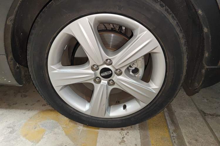 Used Lincoln MKC 2018 2.0T Two-Wheel Drive Deluxe Edition Right Front Wheel Hub