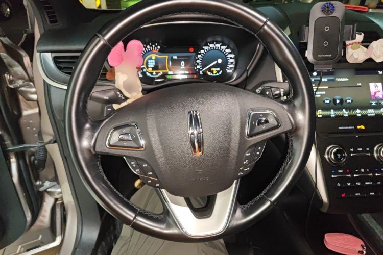 Used Lincoln MKC 2018 2.0T Two-Wheel Drive Deluxe Edition Steering Wheel