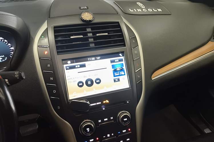 Used Lincoln MKC 2018 2.0T Four-Wheel Drive Zunya Edition Audio And AC Panel