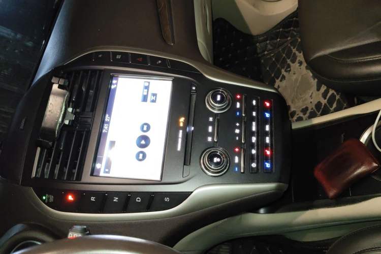 Used Lincoln MKC 2018 2.0T Four-Wheel Drive Zunya Edition Audio And AC Panel