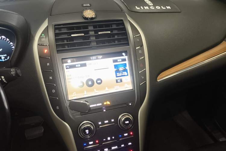 Used Lincoln MKC 2018 2.0T Four-Wheel Drive Zunya Edition Audio And AC Panel