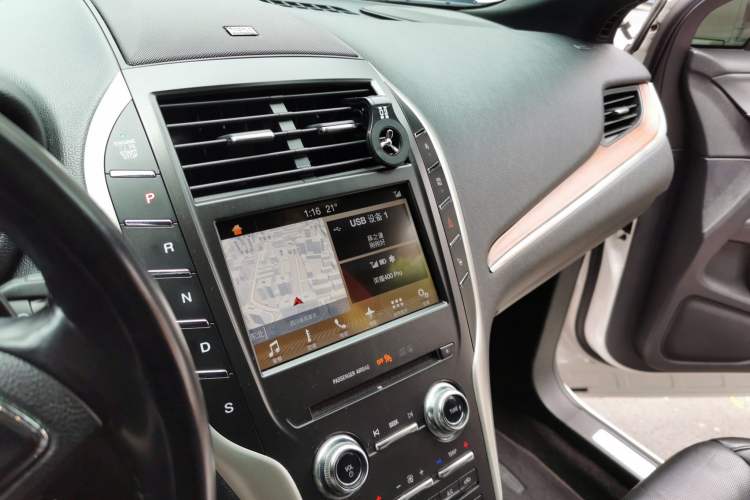 Used Lincoln MKC 2018 2.0T Two-Wheel Drive Luxury Edition Audio And AC Panel