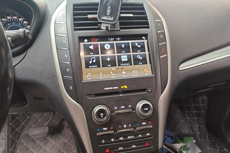 Used Lincoln MKC 2018 2.0T Two-Wheel Drive Deluxe Edition Audio And AC Panel