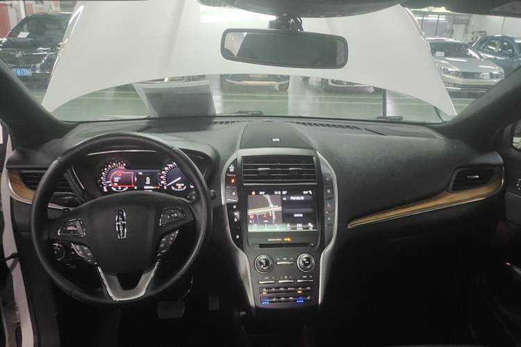Used Lincoln MKC 2018 2.0T Four-Wheel Drive Zunya Edition Center Console