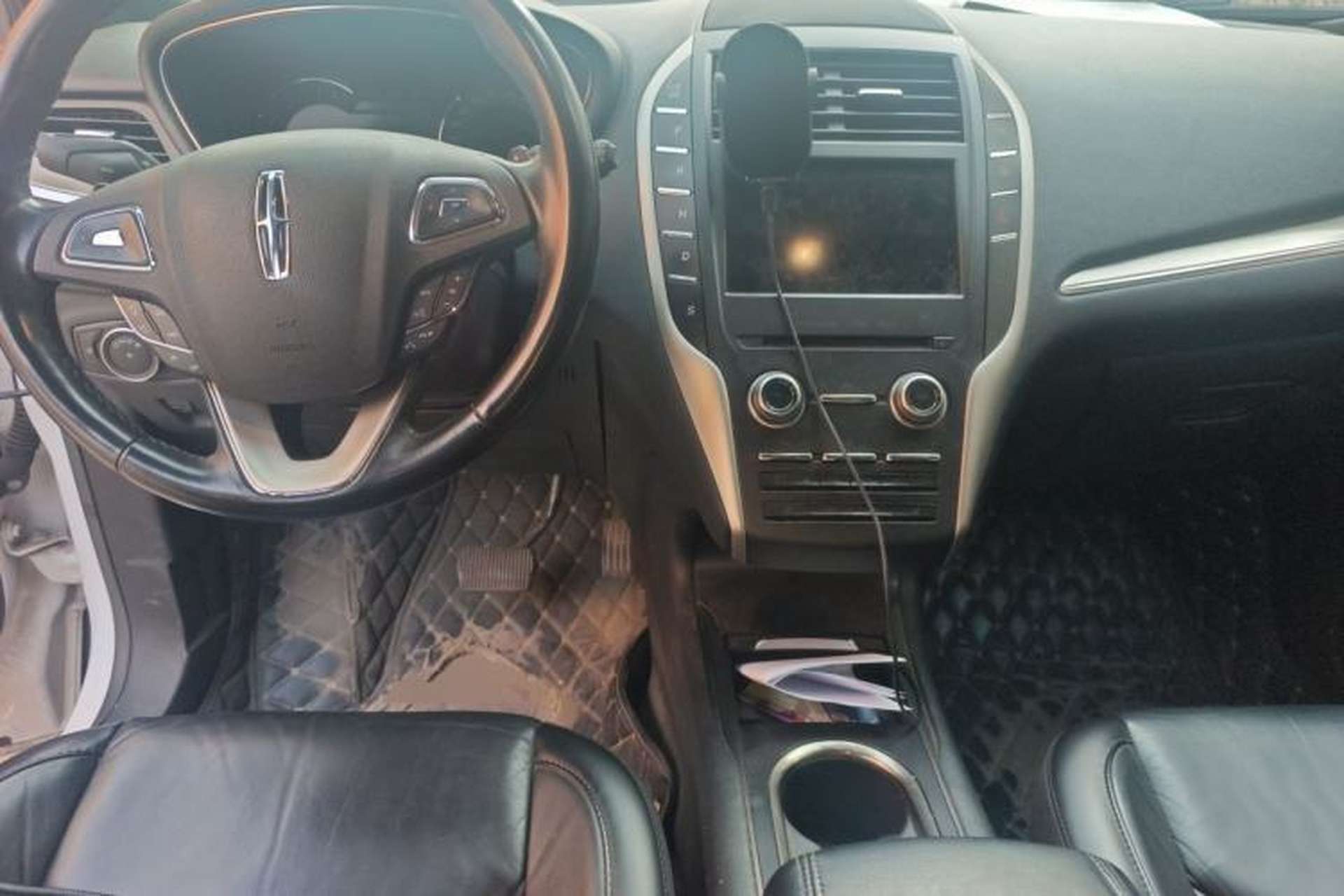 Used Lincoln MKC 2018 2.0T Two-Wheel Drive Deluxe Edition Center Console