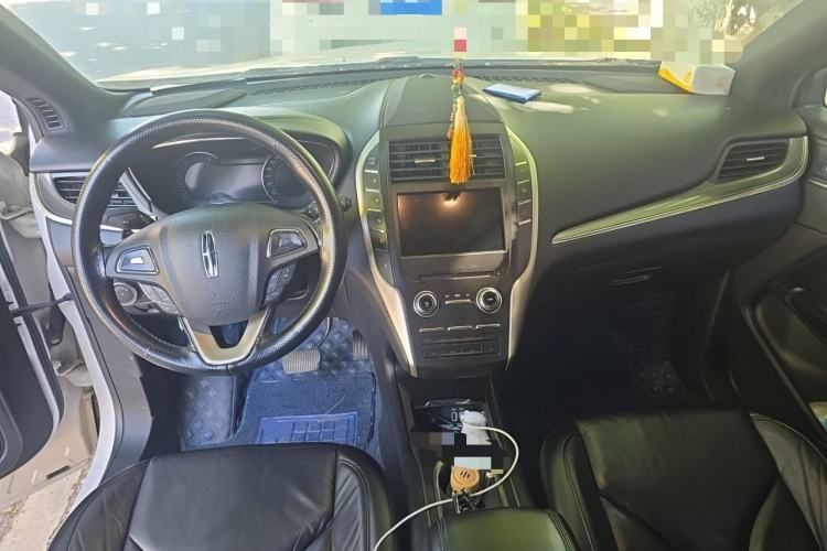 Used Lincoln MKC 2018 2.0T Two-Wheel Drive Deluxe Edition Center Console