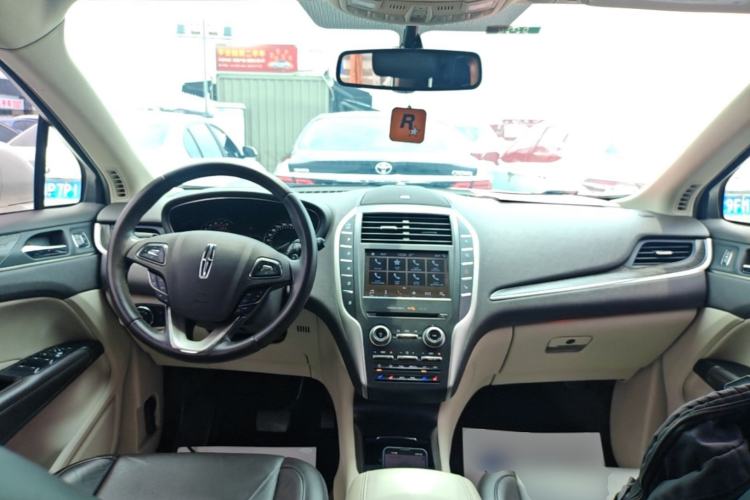 Used Lincoln MKC 2018 2.0T Two-Wheel Drive Luxury Edition Center Console