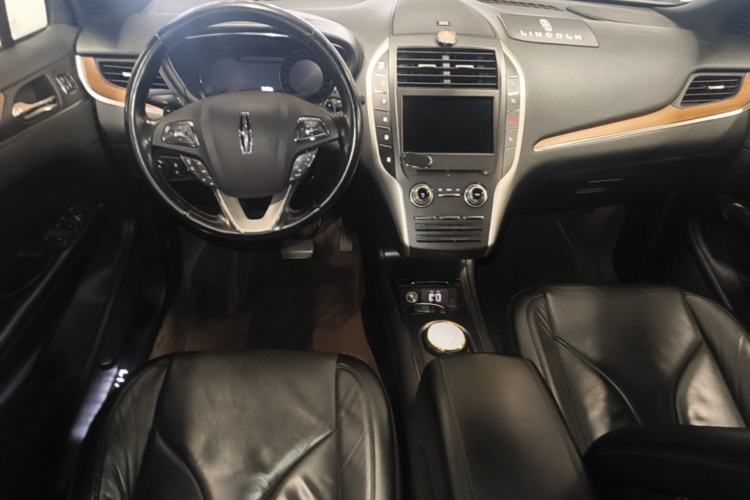 Used Lincoln MKC 2018 2.0T Four-Wheel Drive Zunya Edition Center Console