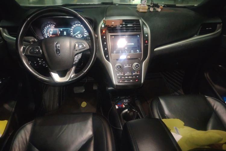 Used Lincoln MKC 2018 2.0T Two-Wheel Drive Deluxe Edition Center Console