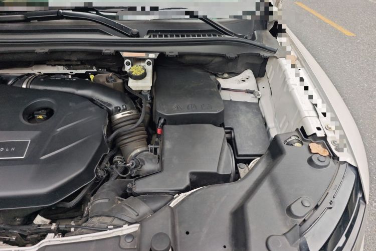 Used Lincoln MKC 2018 2.0T Two-Wheel Drive Deluxe Edition Engine Bay Left