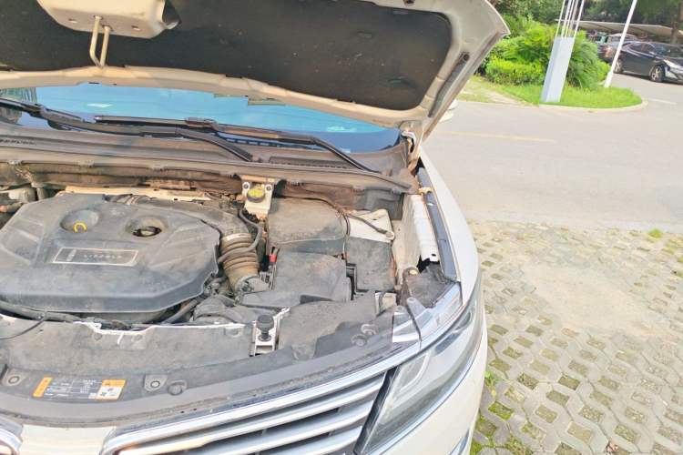Used Lincoln MKC 2018 2.0T Four-Wheel Drive Zunya Edition Engine Bay Left